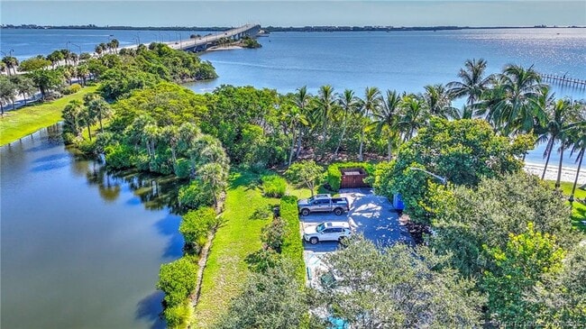 Building Photo - 4 Via Lucindia Dr S