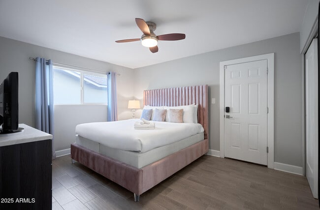 Building Photo - 8620 E Plaza Ave