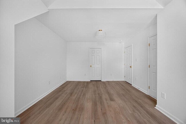 Building Photo - 221 Spring Race Ct