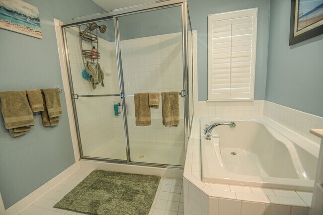 Building Photo - Piney Orchard Townhome