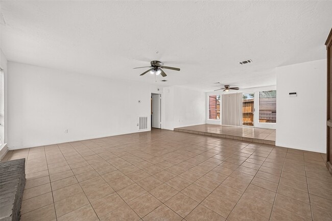 Building Photo - 2523 Creekway Cir