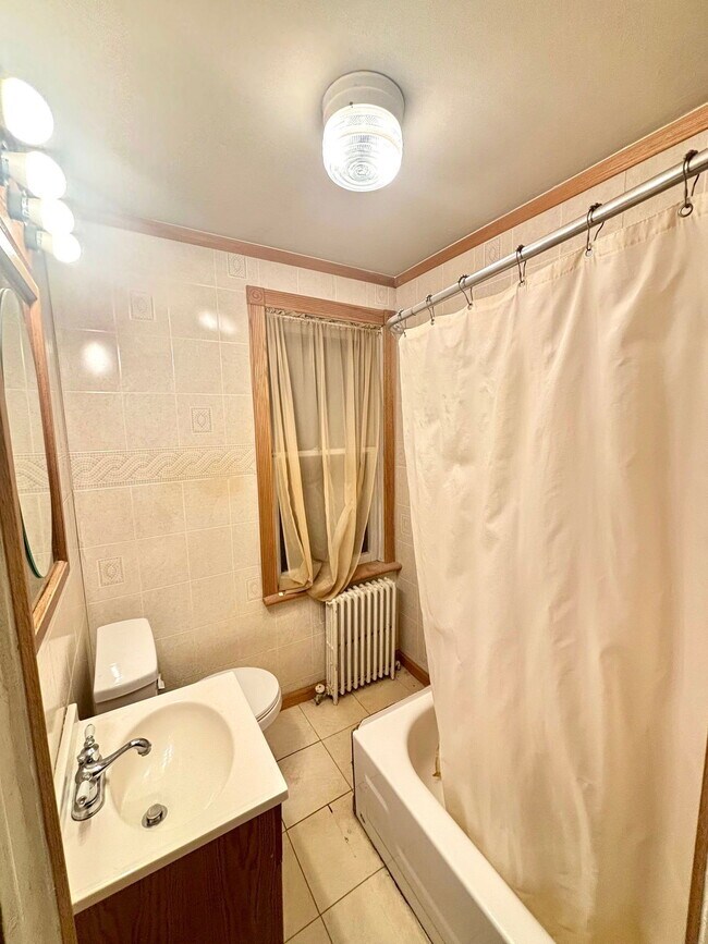 Building Photo - 627 4th St