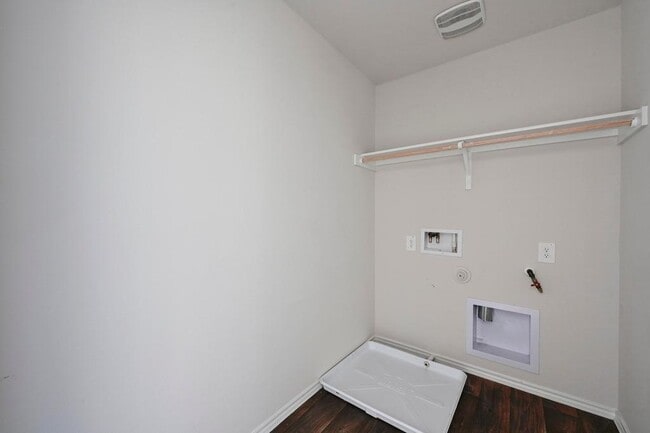 Building Photo - 229 Frogmore Lp