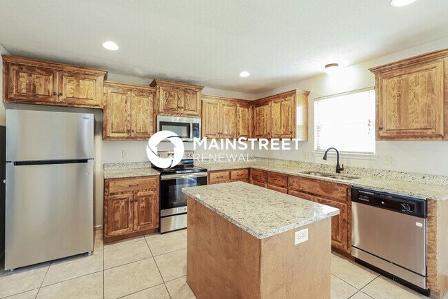 Building Photo - 4 Bedroom Pet-Friendly Home in Independence, MO with Main Street Renewal