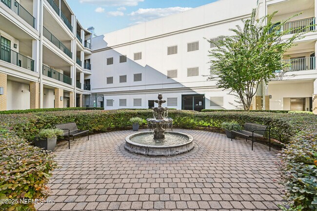 Building Photo - 1661 Riverside Ave