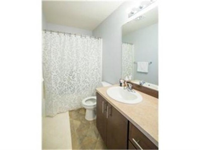 Building Photo - 15720 Manor Way