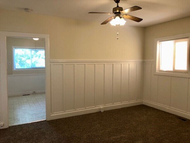 Building Photo - Charming 2 bedroom, 1.5 bath home near Sutter Street