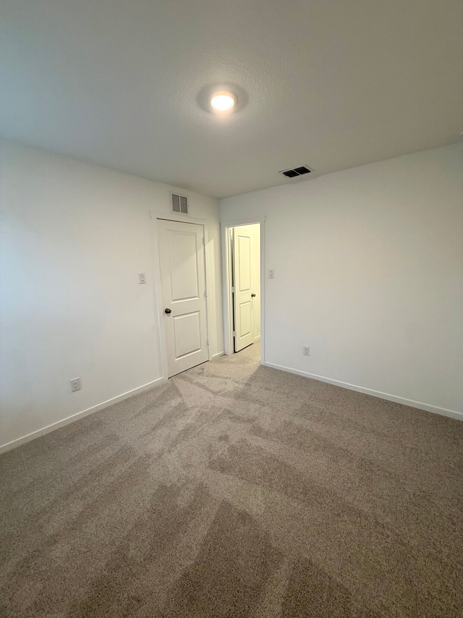 Building Photo - 3703 Oleander Pl