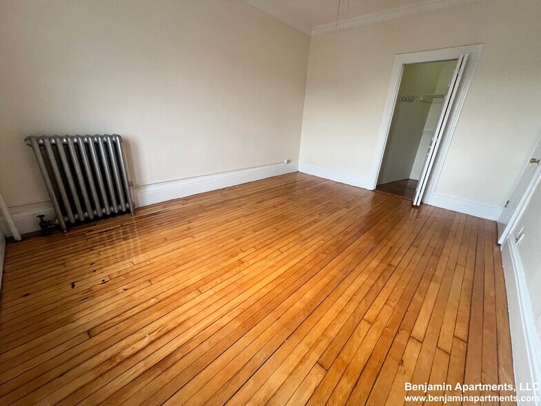 Building Photo - 433 Cambridge St