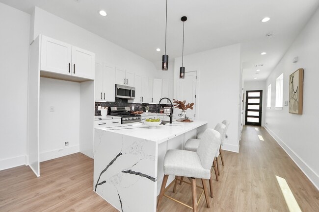 Building Photo - 5029 Broom St