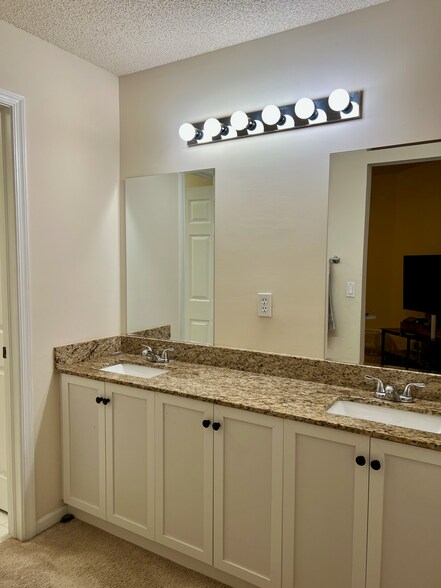 Building Photo - 6053 NW 45th Ave