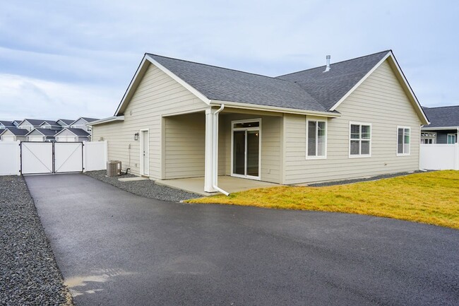 Building Photo - Incredible New 3 Bedroom Home in Post Fall...