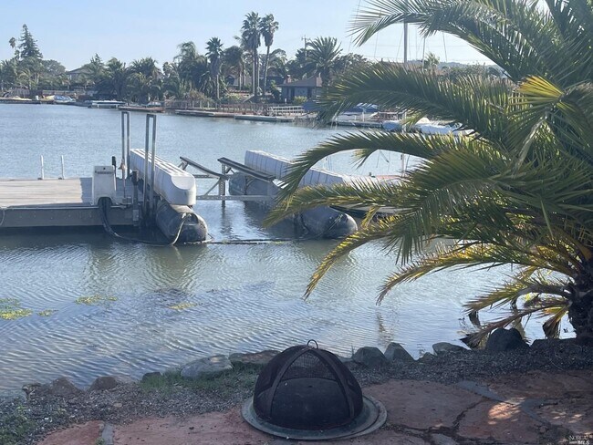 Building Photo - 124 Montego Key