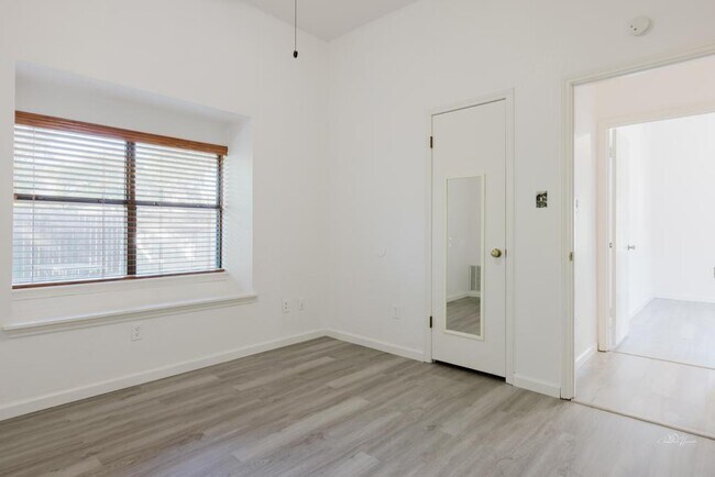 Building Photo - 14509 Crystal Ct
