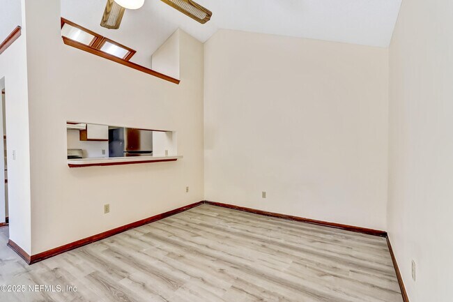 Building Photo - 12015 Cobblewood Ln N