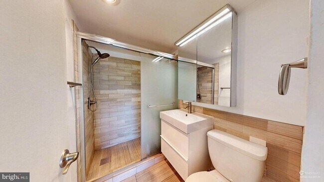 Building Photo - 2500 N Van Dorn St