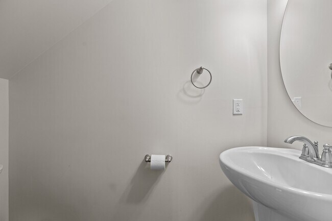 Building Photo - 1211 Nightshade Dr