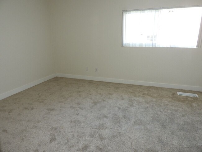 Building Photo - 4845scru