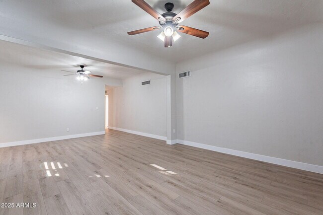 Building Photo - 745 E Pierce St