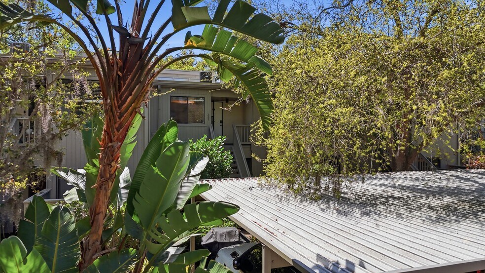 Building Photo - 1628 Clower Creek Dr