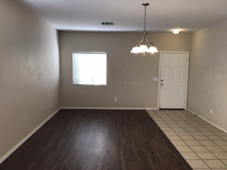 Building Photo - 5706 E Forge Cir
