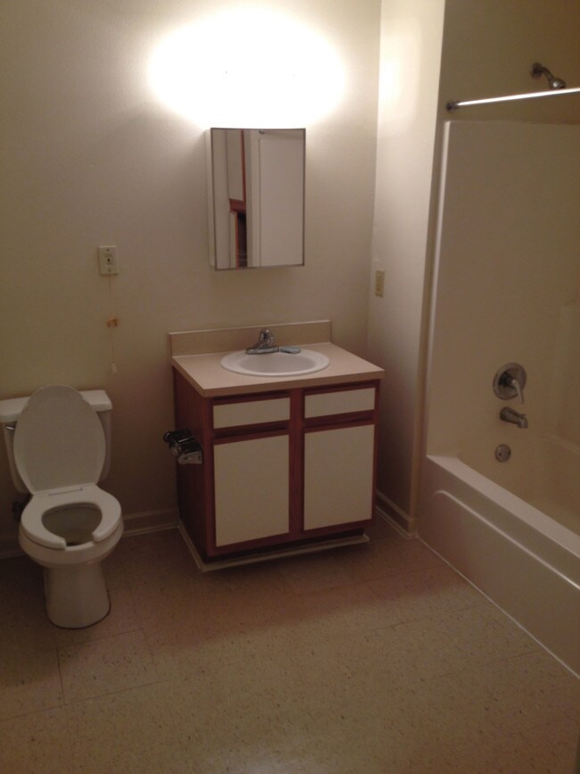 St. Joseph Apartments 600 7th St Gretna LA 70053 Apartment Finder