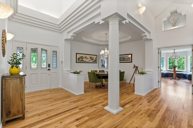 Building Photo - 602 W Bradford Ct