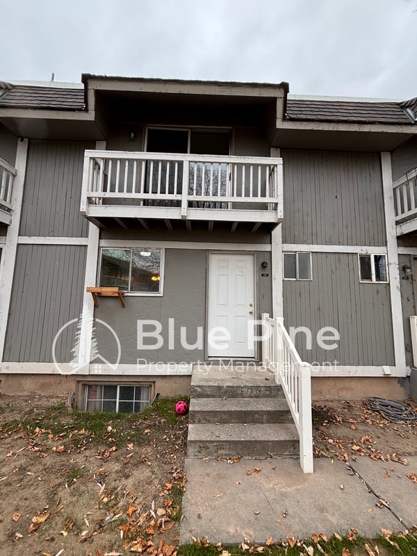 Building Photo - 1464 Falcon Dr