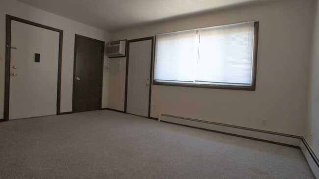 Building Photo - Pineview Apartments