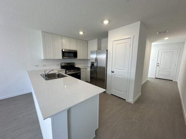 Building Photo - 1629 Elliott Rd