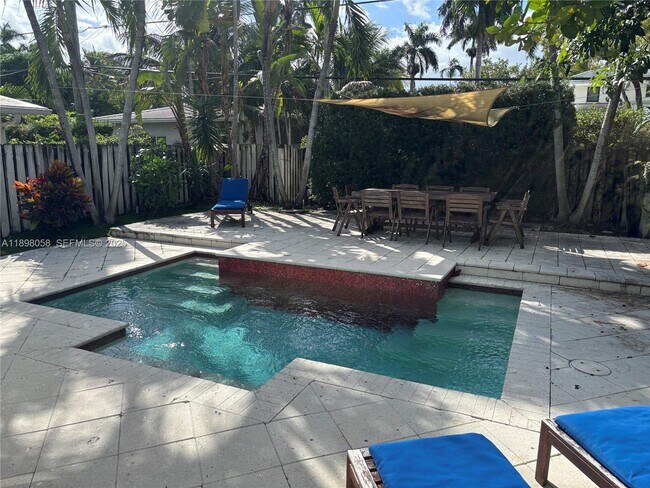 Building Photo - 1410 Polk St