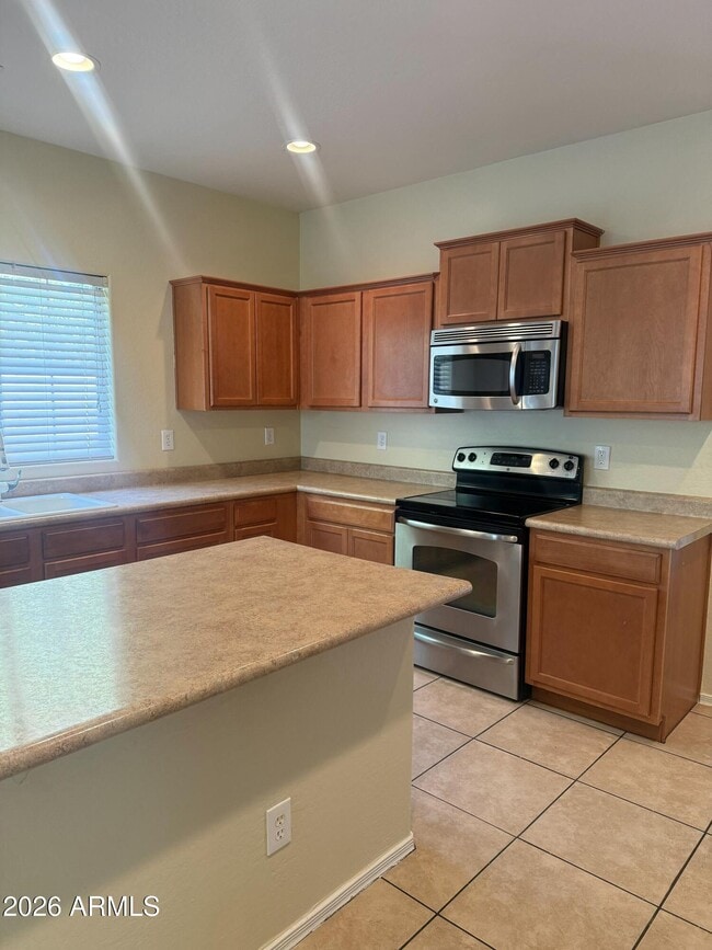 Building Photo - 8460 W Lewis Ave