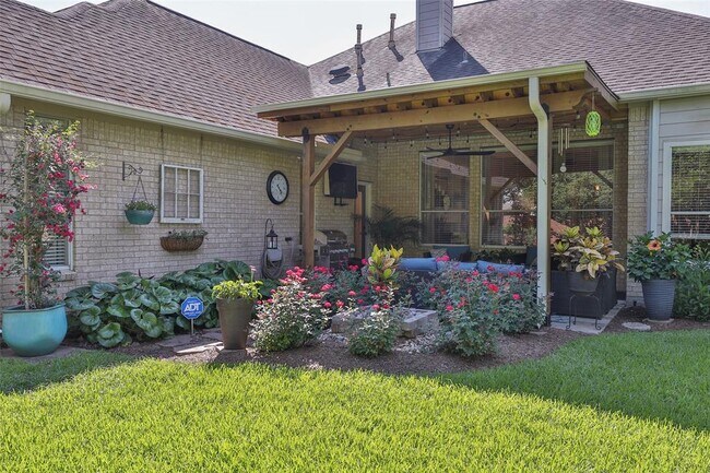 Building Photo - 8414 Green Valley Dr