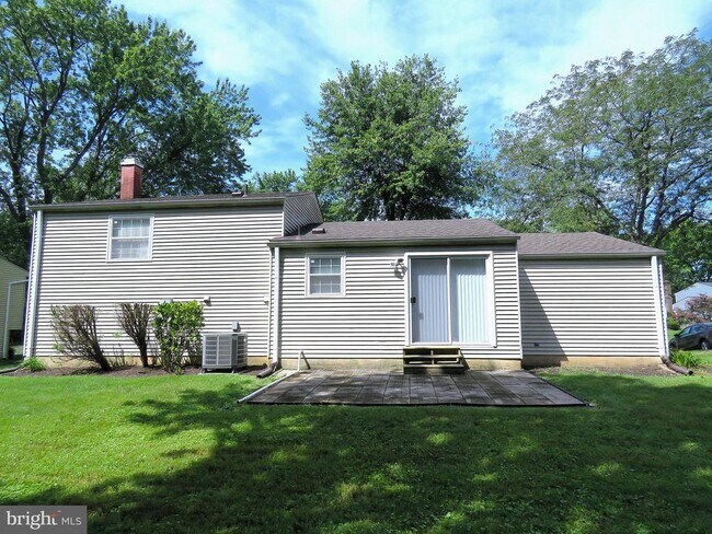 Building Photo - 7125 Vantage Dr