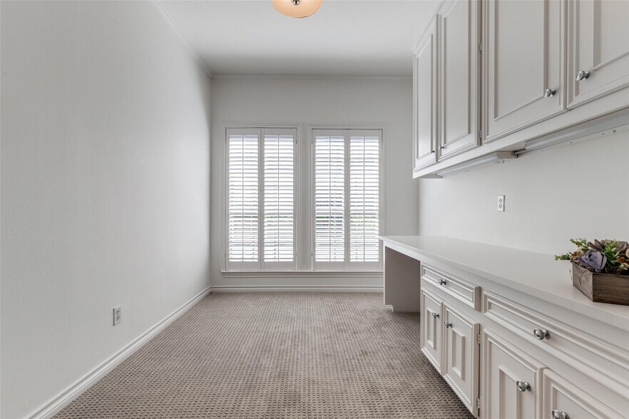 Building Photo - 3201 Saint Johns Dr