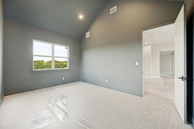 Building Photo - 902 Ramendu Wy