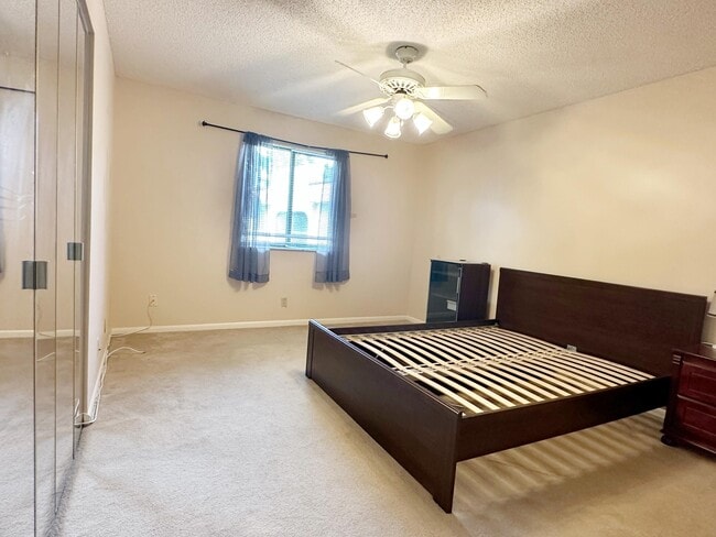 Building Photo - 924 SW 9th St Cir