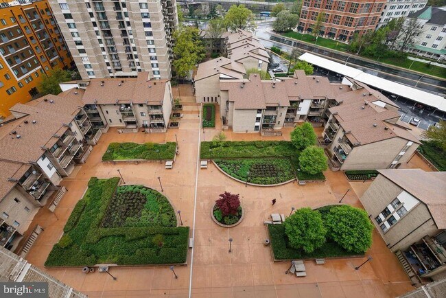 Building Photo - 118 Monroe St