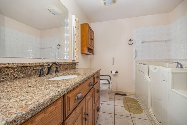 Building Photo - 4 Bedroom home in Carlisle