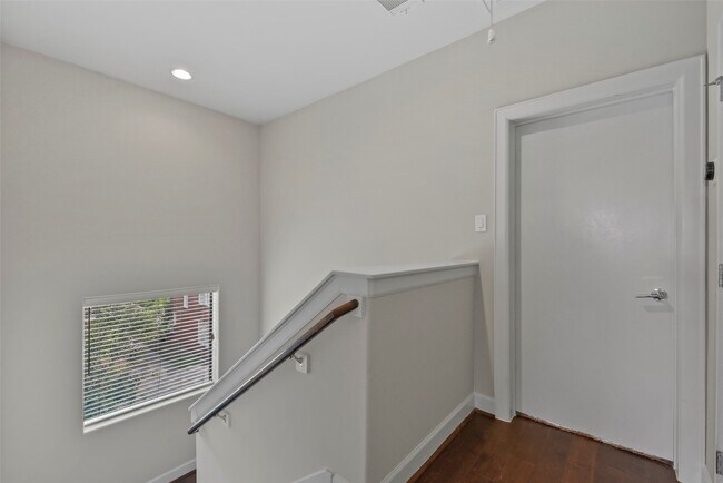 Building Photo - 2109 Winbern St