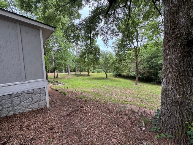 Building Photo - Private 3/2.5 Home with bonus room- $1,895