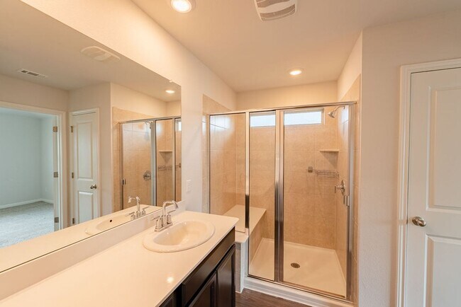 Building Photo - Experience Luxury Living: Perfect Blend of Comfort & Style in Your Dream Home! Schedule Viewing Now!