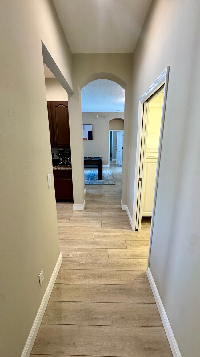 Building Photo - 480 Bridle Path Way