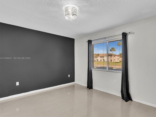 Building Photo - 1271 SE 28th Ct