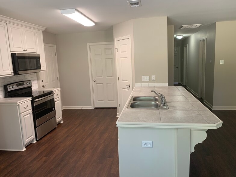 Building Photo - 1491 Ravier Ln