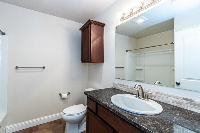 Building Photo - Beautiful open 4/2/2 in Frenship School Di...