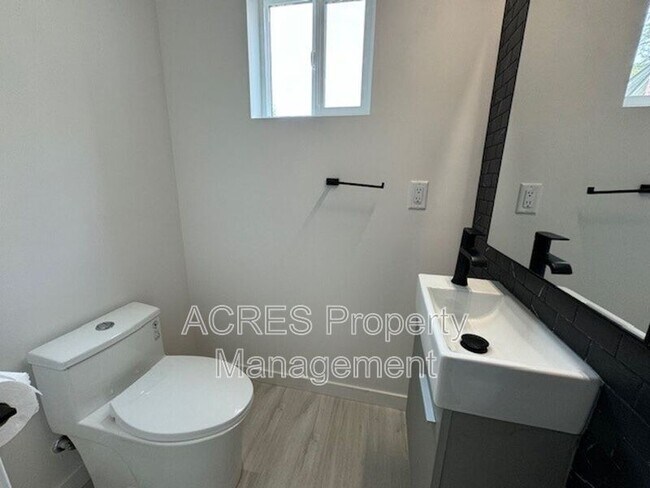 Building Photo - 9423 36th Ave SW