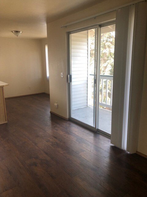 Building Photo - 550 SE 8th Ave