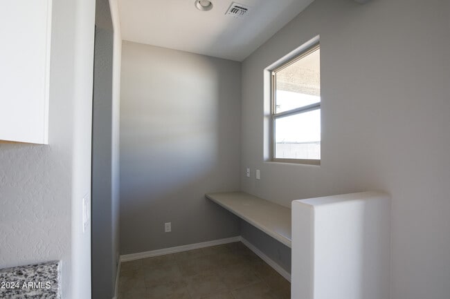 Building Photo - 8956 W Luke Ave