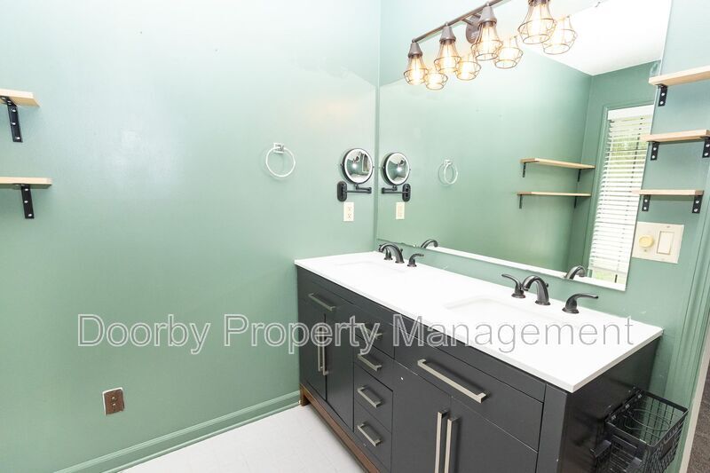 Building Photo - 6114 Sasha Ln